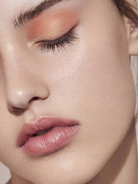 4 Tips For Getting A Natural Looking Foundation Finish