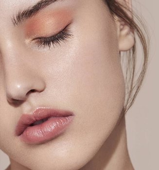 4 Tips For Getting A Natural Looking Foundation Finish