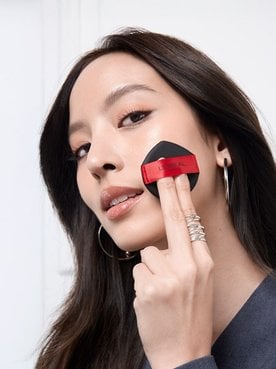 02232026 Oap Digital Infaillible Cushion Foundation Model Pack In Hand Stage 2000x815 Dmi Website