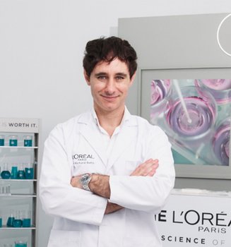 Dr. Richard Betts: A Skincare Science Expert Explains Glass Skin Ingredients