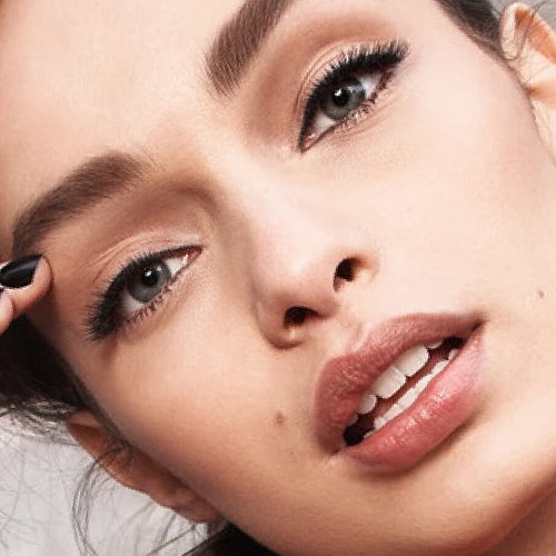 Luma Grothe Unbelievabrow Hero